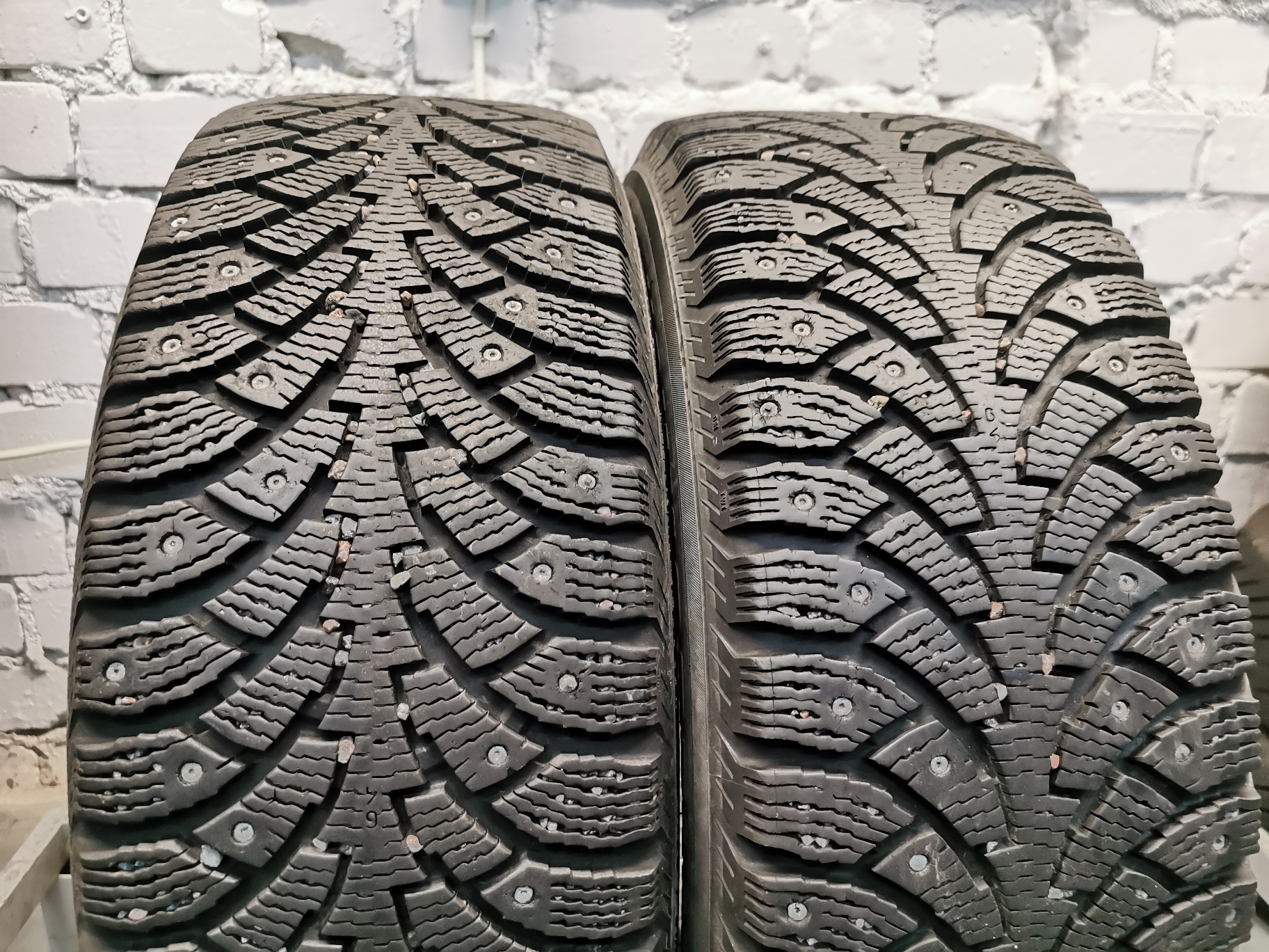 Nokian hkpl 4 215/60 R16 Lietotas Ziemas Riepas