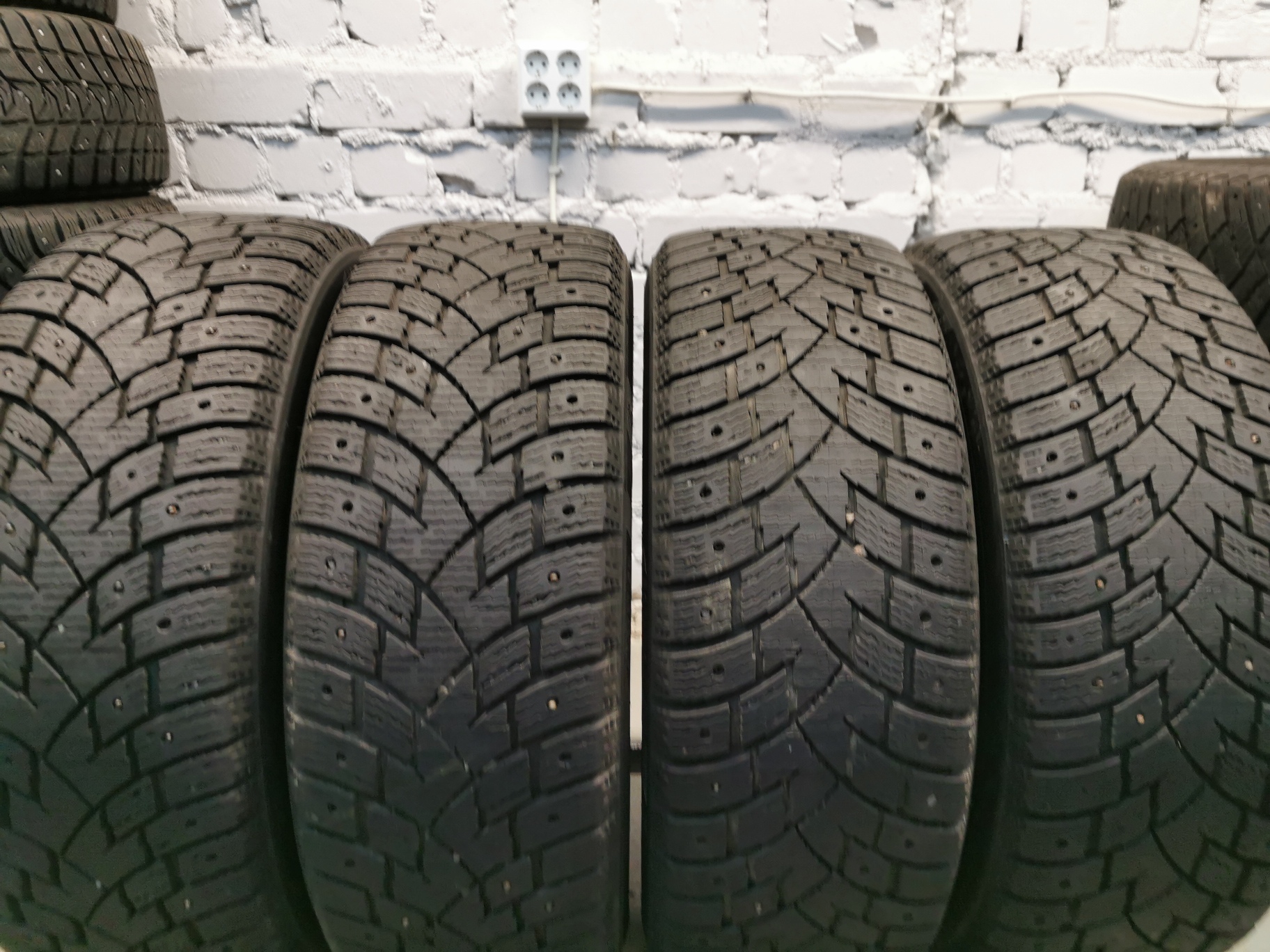 Landsail IS37 Cargo 235/65 R16 Зимние Б/у покрышки