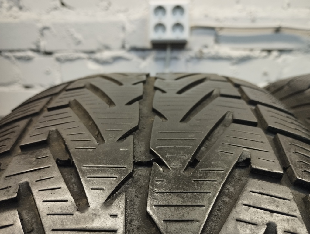 Vredestein Wintrac 4 Extreme 235/65 R17 Зимние Б/у покрышки Vredestein Wintrac 4 Extreme 235/65 R17 Зимние Б/у покрышки