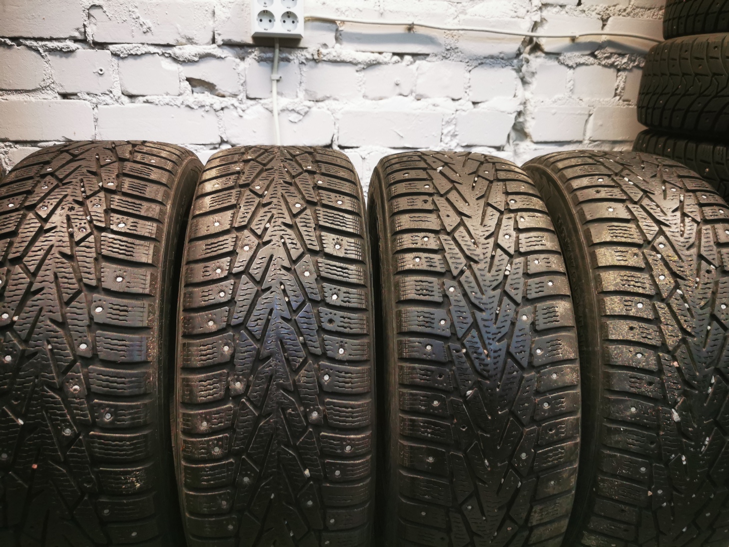 Nokian hkpl 7 205/60 R16 Lietotas Ziemas Riepas