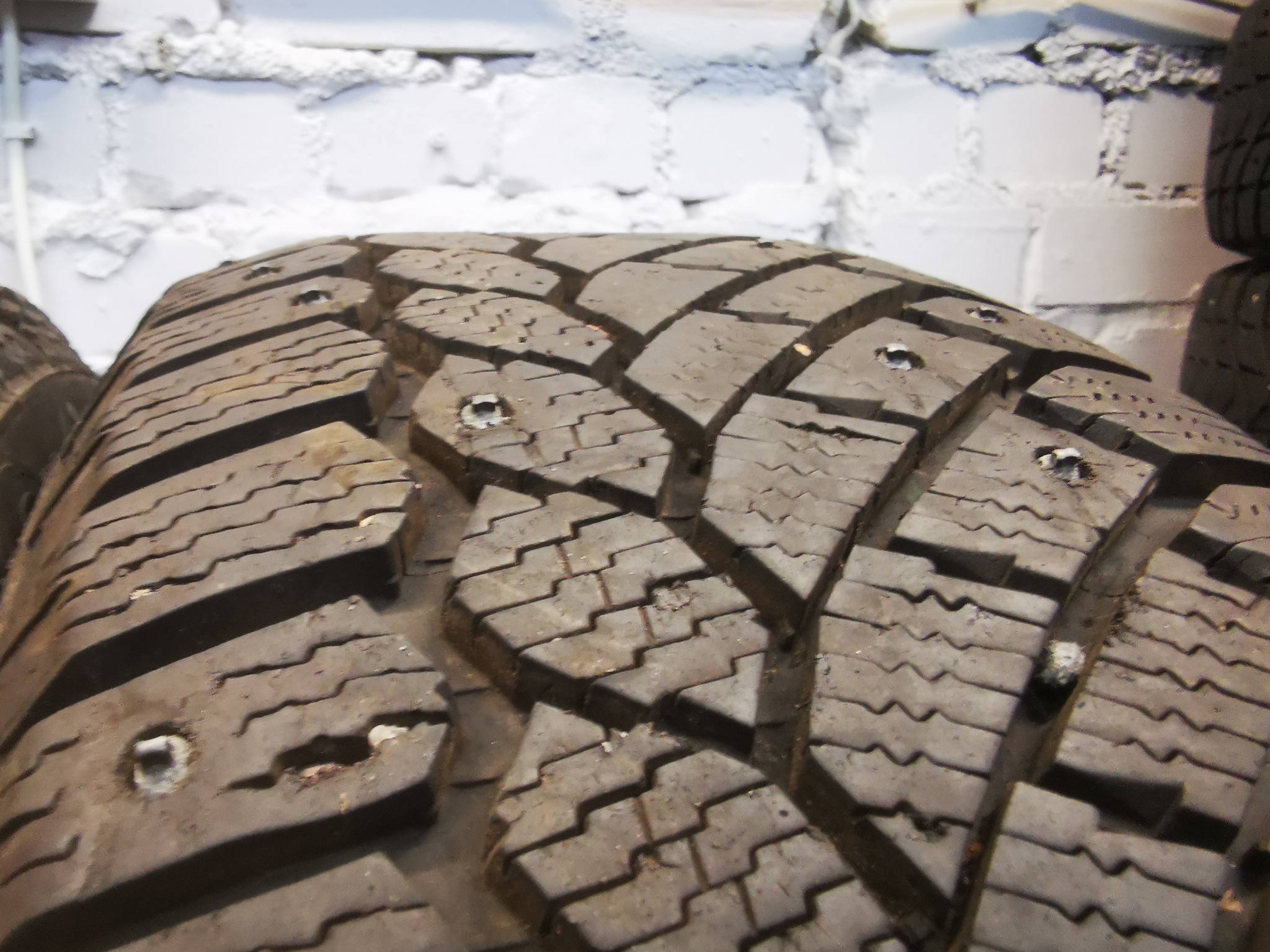 continental IceContact 205/60 R16 Зимние Б/у покрышки continental IceContact 205/60 R16 Зимние Б/у покрышки