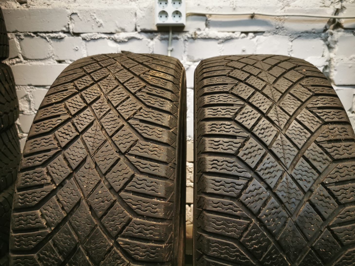 continental Viking Contact 7 235/50 R19 Lietotas Ziemas Riepas