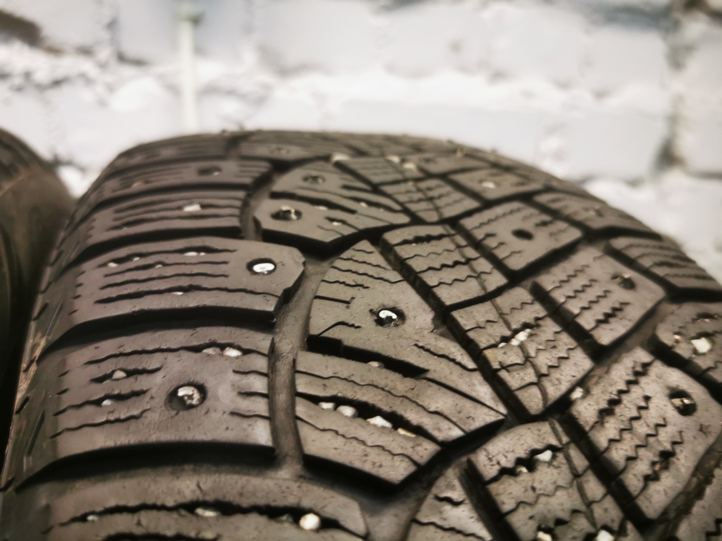continental IceContact 2 205/55 R16 Зимние Б/у покрышки continental IceContact 2 205/55 R16 Зимние Б/у покрышки