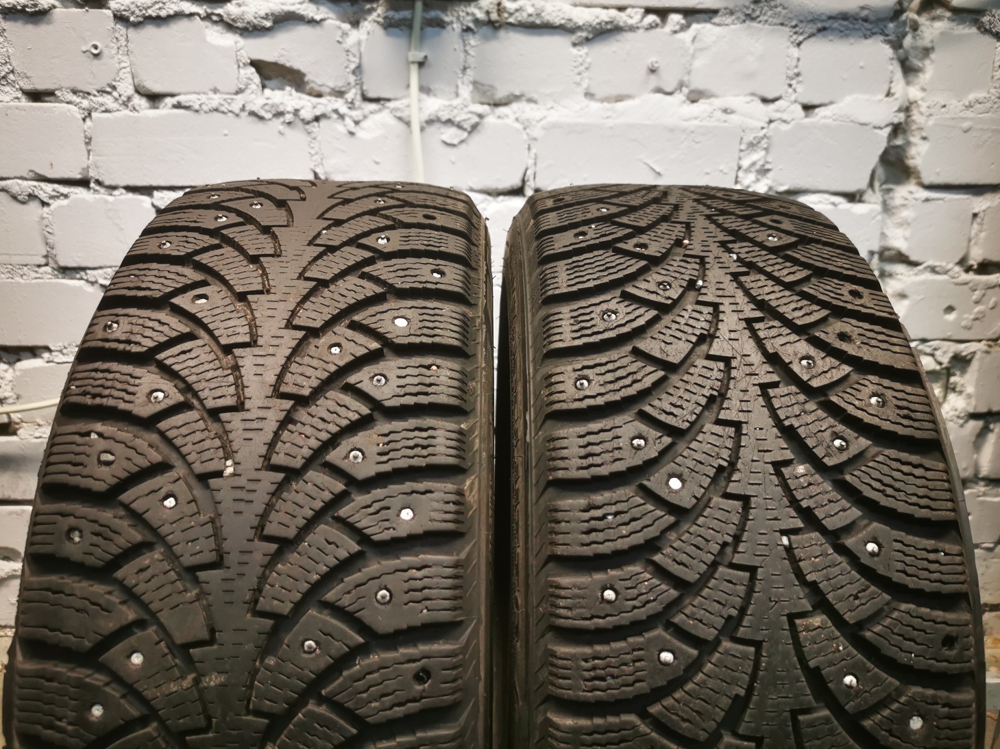 Nokian hkpl 4 215/45 R17 Lietotas Ziemas Riepas