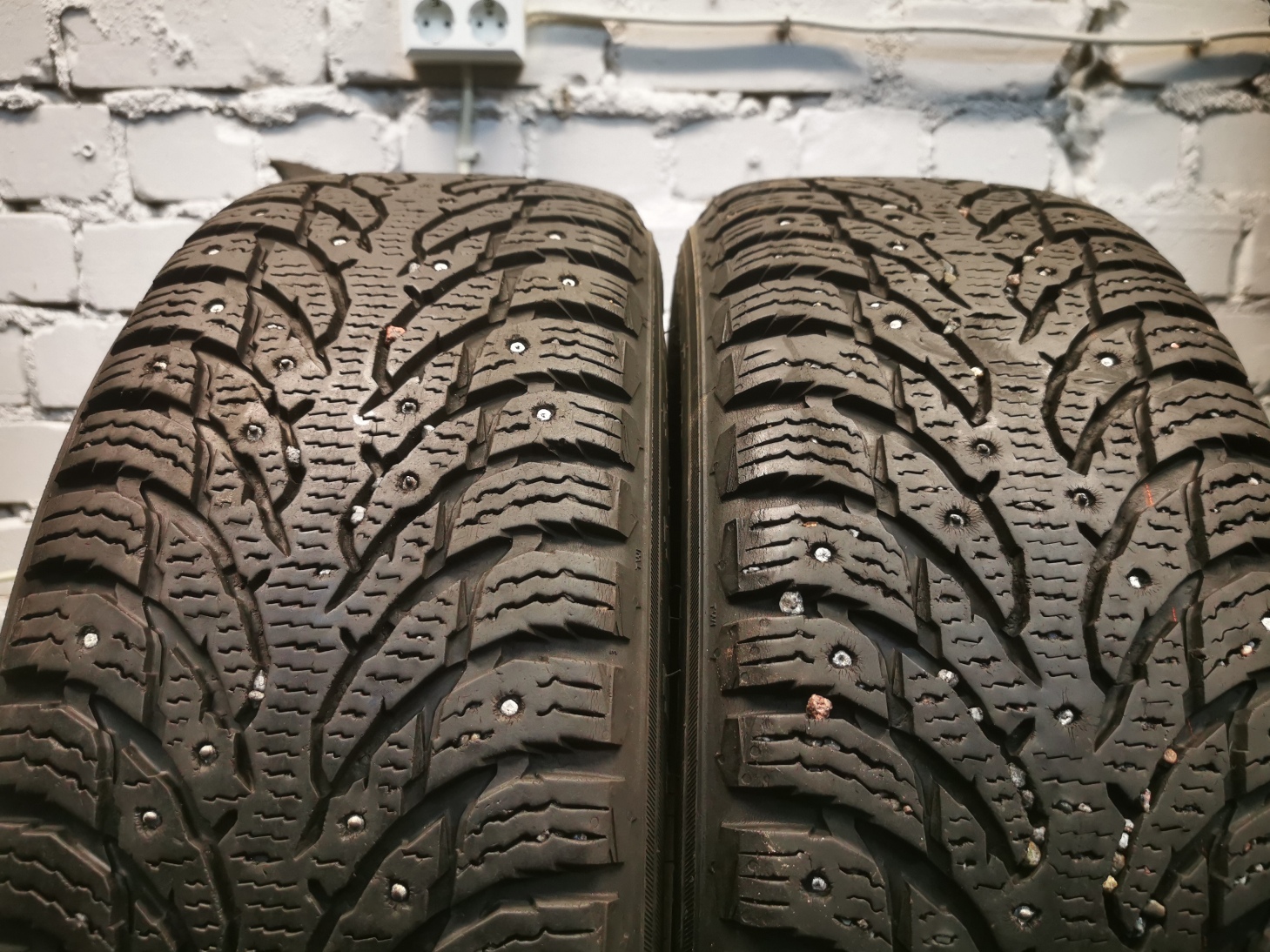 Nokian hkpl 9 SUV 215/60 R17 Lietotas Ziemas Riepas