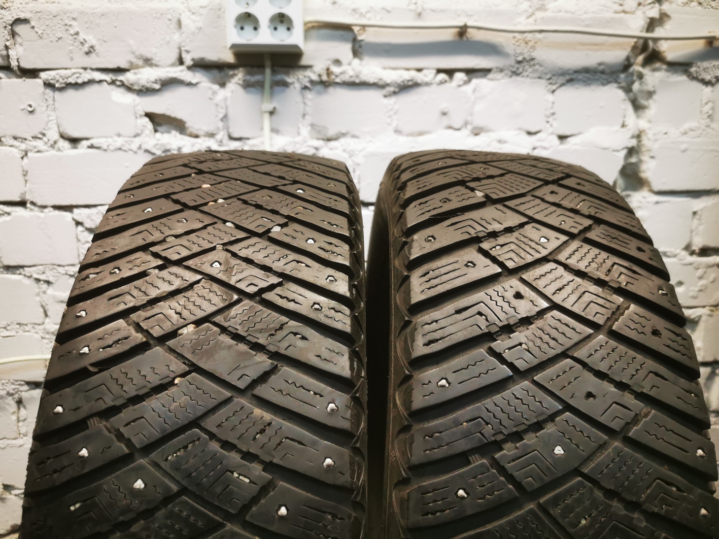 Good Year Ice Arctic 215/65 R16 Зимние Б/у покрышки