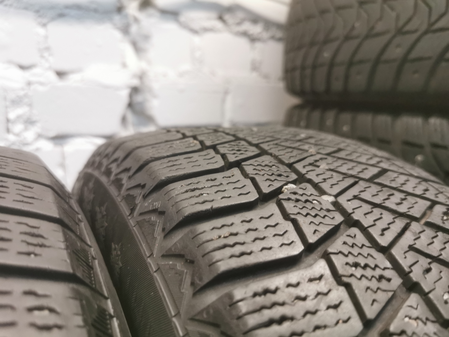 continental contact 6 205/55 R16 Зимние Б/у покрышки continental contact 6 205/55 R16 Зимние Б/у покрышки