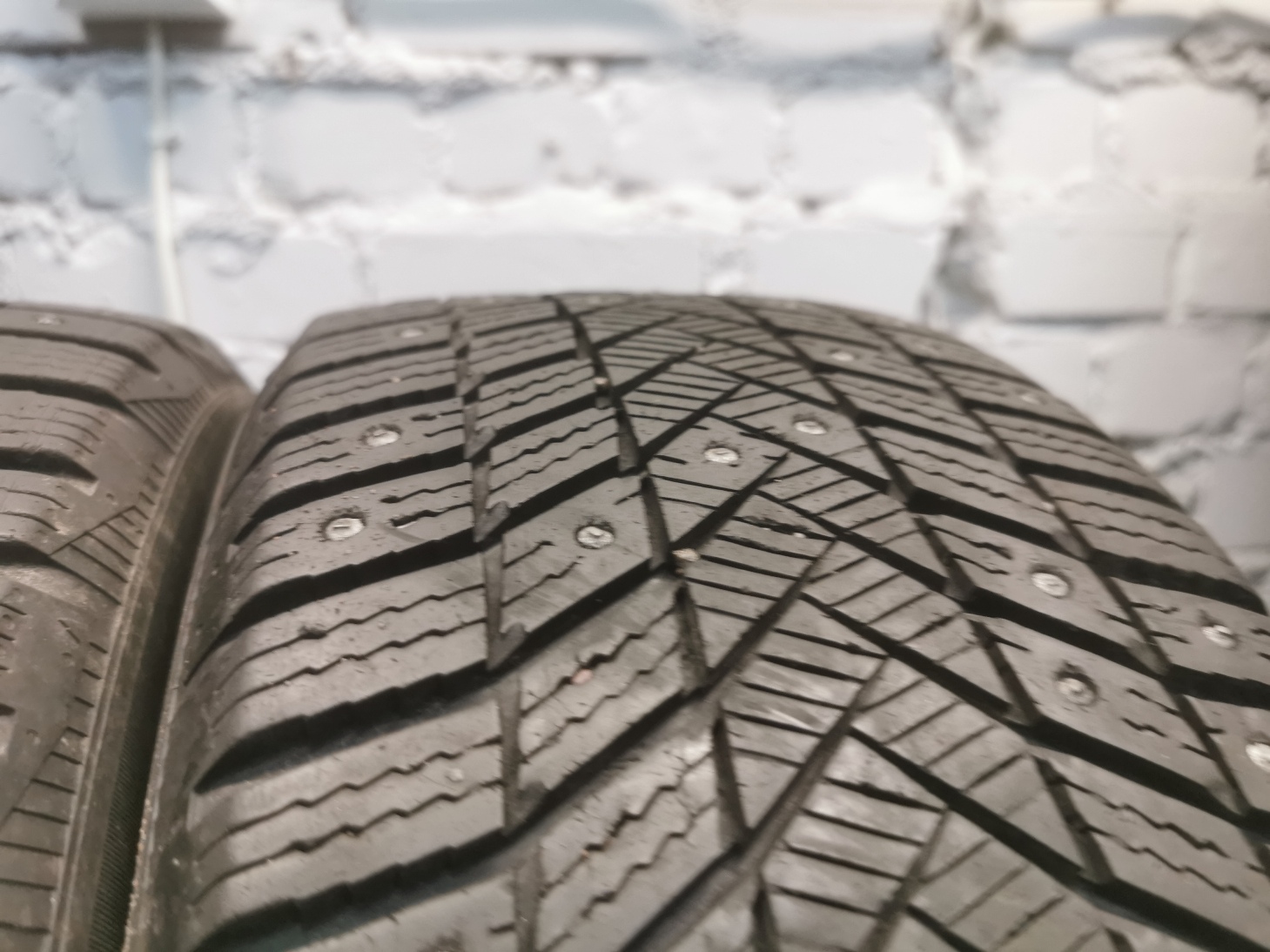 Vredestein Wintertrac Ice 205/55 R16 Зимние Б/у покрышки Vredestein Wintertrac Ice 205/55 R16 Зимние Б/у покрышки