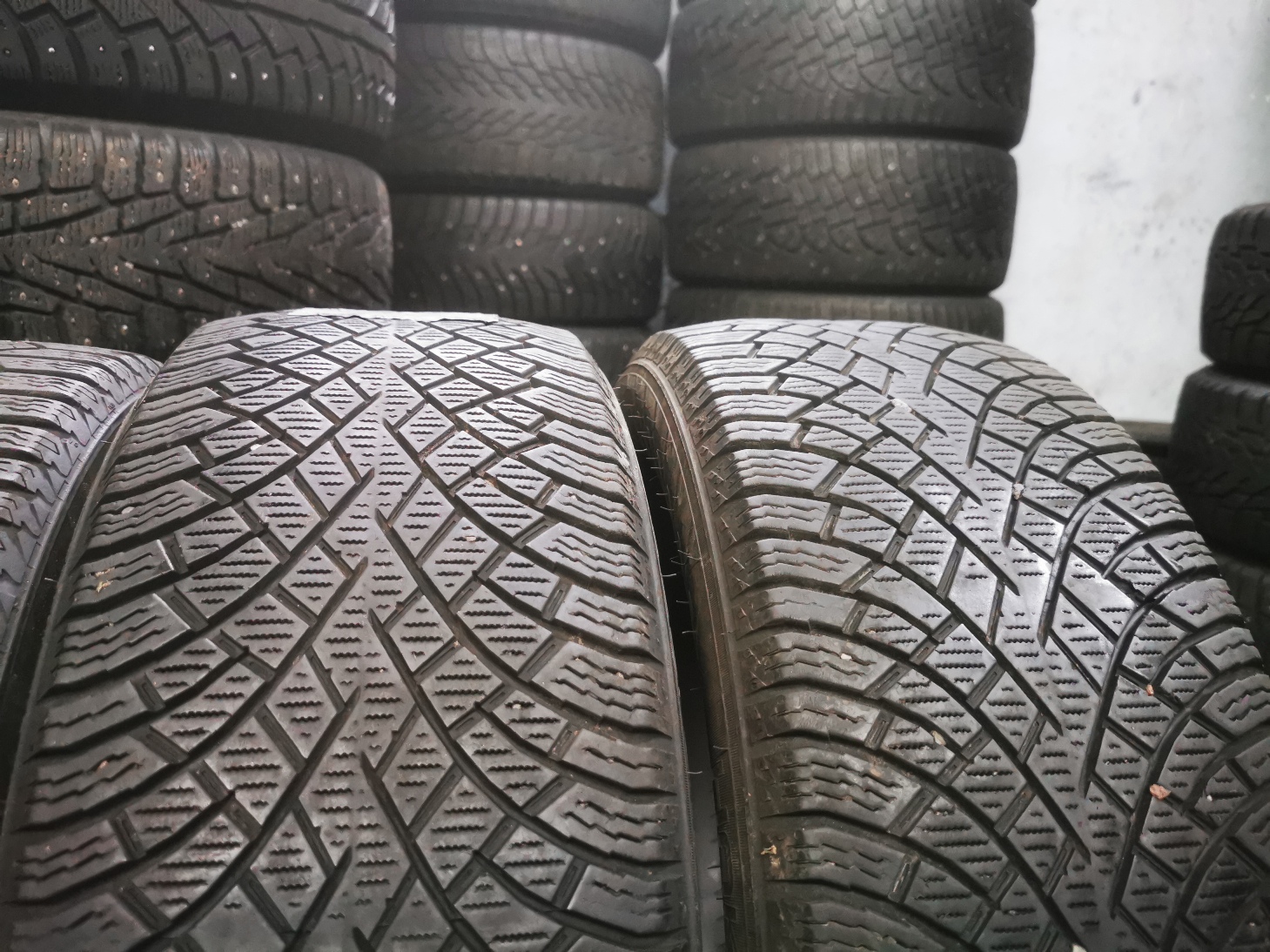 Nokian hkpl r5 215/55 R17 Lietotas Ziemas Riepas