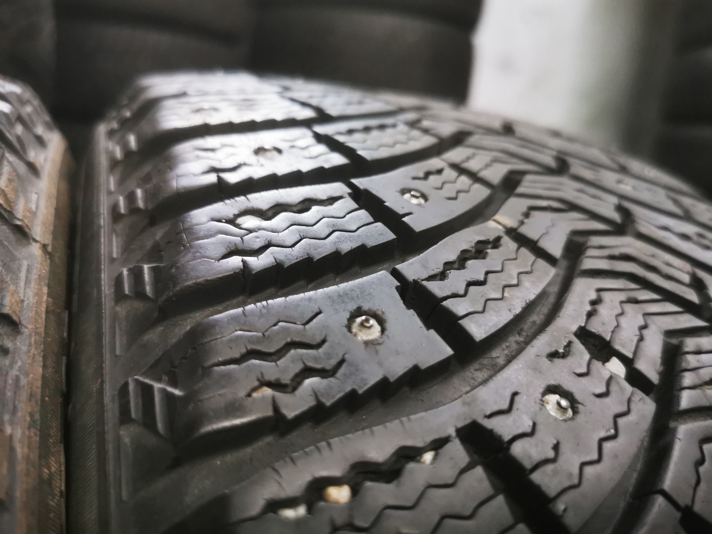 michelin x-ice north xin2 215/50 R17 Зимние Б/у покрышки michelin x-ice north xin2 215/50 R17 Зимние Б/у покрышки