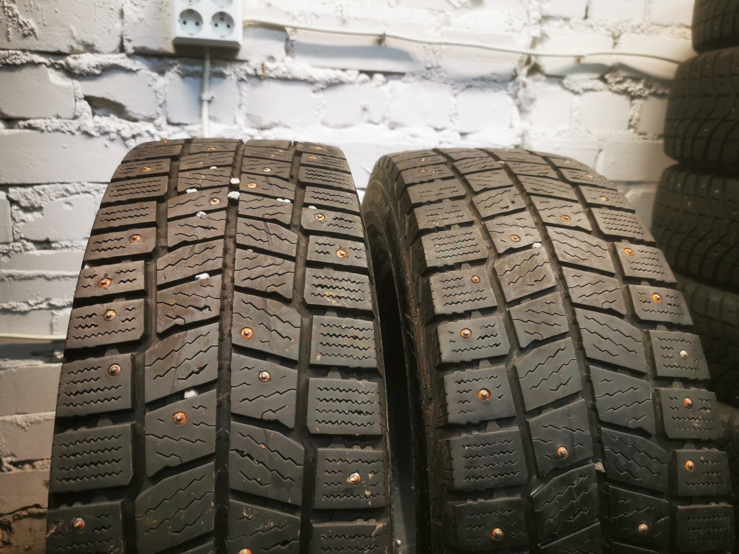 continental Van Contact Ice Cargo 215/65 R16 Зимние Б/у покрышки